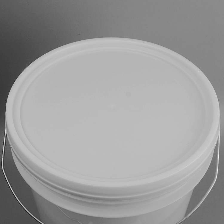 Cubo plástico blanco del fertilizante de 14 litros con la película de la impresión en color