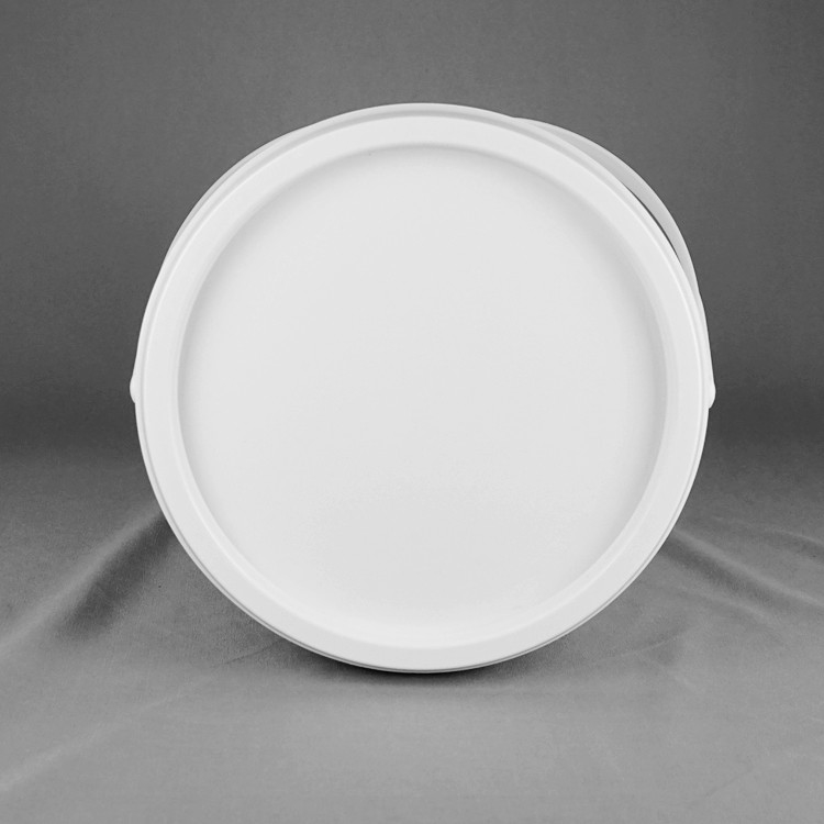 Cubo de plástico de 5 galones de color blanco para almacenamiento versátil