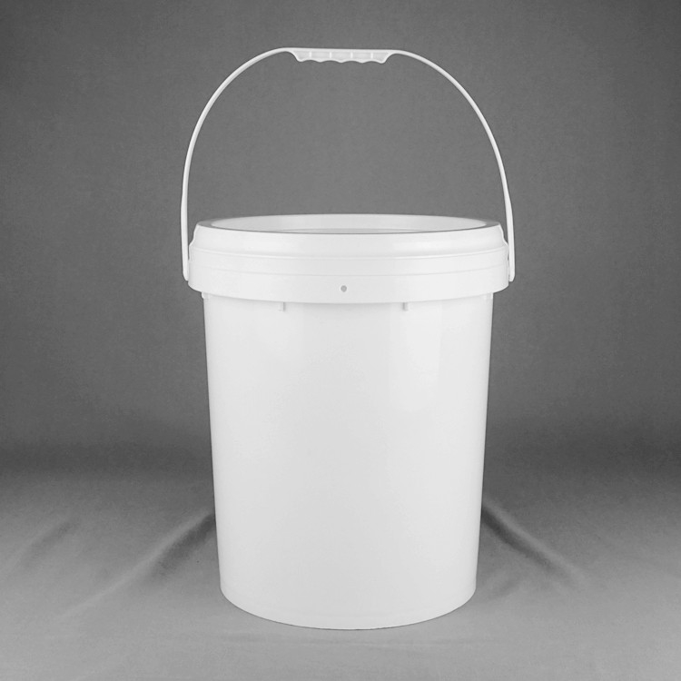 Cubo de plástico de 5 galones de color blanco para almacenamiento versátil