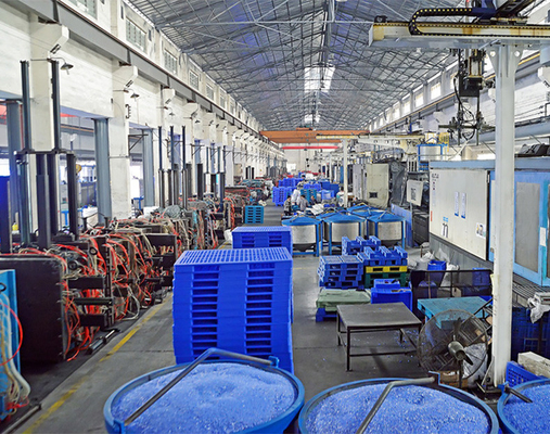Uso de la exportación del bulto 1100*1000 milímetro plástico apilable superior plano de la plataforma