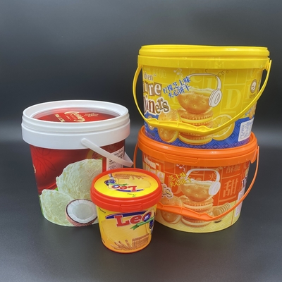 Cubos plásticos seguros de la categoría alimenticia con la broche en la tapa para el almacenamiento y el transporte