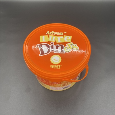 Cubos plásticos seguros de la categoría alimenticia con la broche en la tapa para el almacenamiento y el transporte