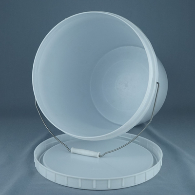 Cubo de plástico redondeado con tapa de sello para un almacenamiento cómodo y seguro