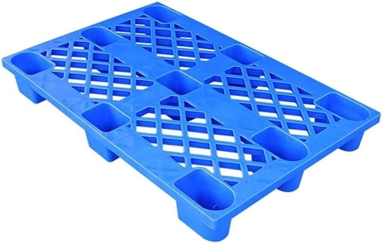 Solución de embalaje versátil para paletas de plástico apilables de nueve pies