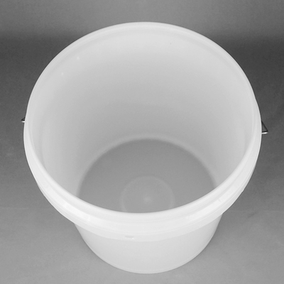 Cubos vacíos blancos del almacenamiento de la comida de 2 galones con las tapas y las cubiertas