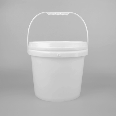 Cubo de plástico resistente a los rayos UV con gorgón de vertido para uso industrial
