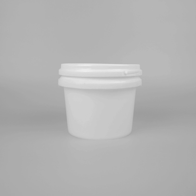 Cubo de plástico resistente a los rayos UV con gorgón de vertido para uso industrial
