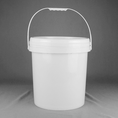 Cubo blanco de 5 galones de 20 litros con la tapa