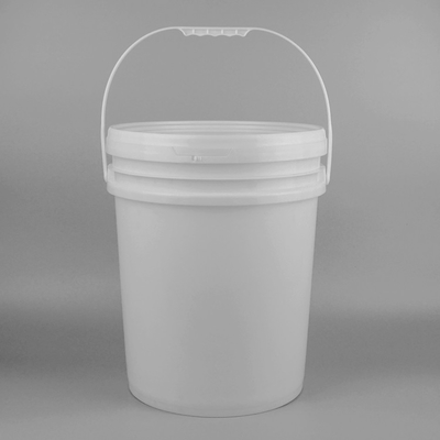 cubos apilables plásticos 20L con las tapas