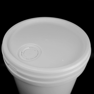 Cubos plásticos blancos de 5 galones con resistente ULTRAVIOLETA y la manija