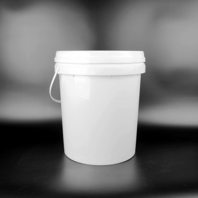 Capas de los fertilizantes alrededor del cubo plástico 17kg con la tapa y la manija
