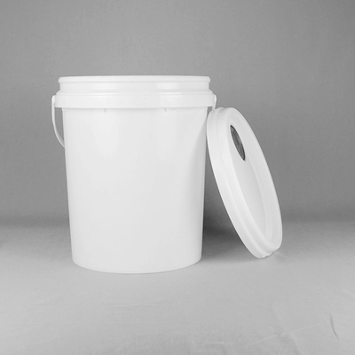 Pinte el cubo plástico blanco apilable de empaquetado de 20 litros con la manija del metal