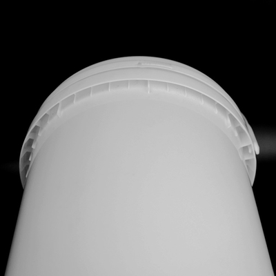 Capas de los fertilizantes alrededor del cubo plástico 17kg con la tapa y la manija