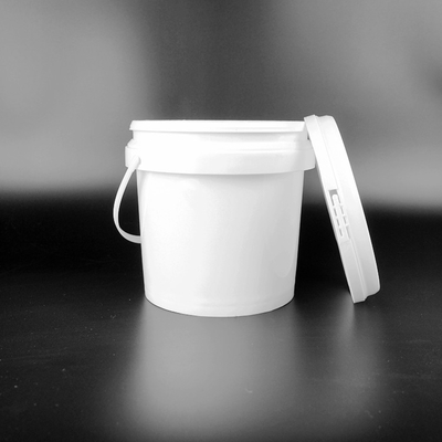 cubo libre del almacenamiento BPA de la comida 2L con el embalaje durable del alimento para animales de la tapa