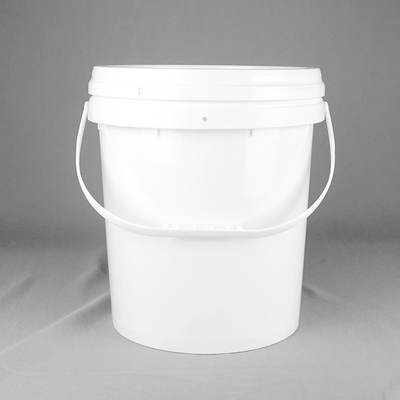 Cubo plástico resistente ULTRAVIOLETA del fertilizante con la manija