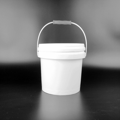 cubo libre del almacenamiento BPA de la comida 2L con el embalaje durable del alimento para animales de la tapa