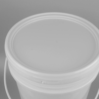 Cubos plásticos apilables de 5 galones con la tapa resistente ULTRAVIOLETA