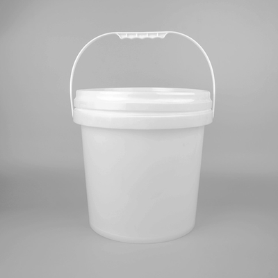 Cubos vacíos blancos del almacenamiento de la comida de 2 galones con las tapas y las cubiertas