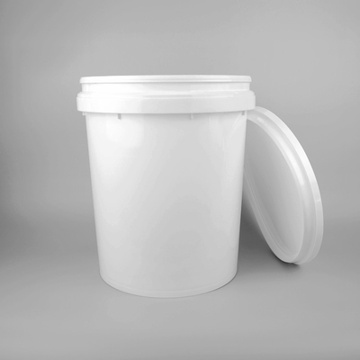 Cubos la ronda plástica de 5 del galón blanco 20Liter formó con la broche en la tapa
