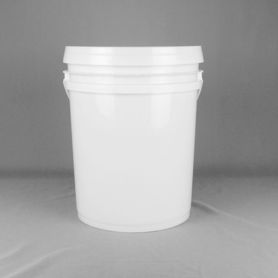 Cubos plásticos químicos del grado superior pequeños con la tapa