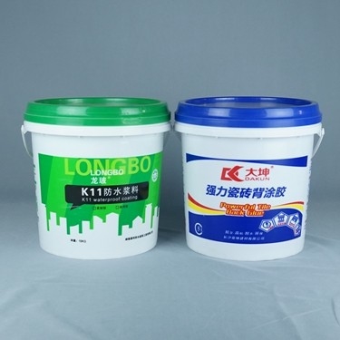cubo adhesivo del envase de plástico de la pintura 15L con la tapa y la manija modificadas para requisitos particulares