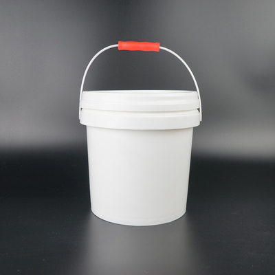 Manija de un cubo de plástico de PP/HDPE disponible en blanco con tapa