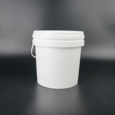 Manija de un cubo de plástico de PP/HDPE disponible en blanco con tapa