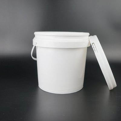Manija de un cubo de plástico de PP/HDPE disponible en blanco con tapa
